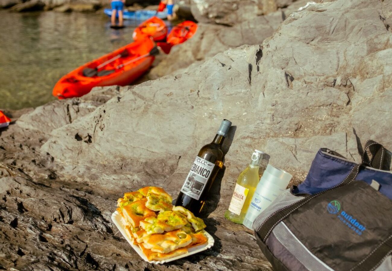 Kayak tour al tramonto con aperitivo
